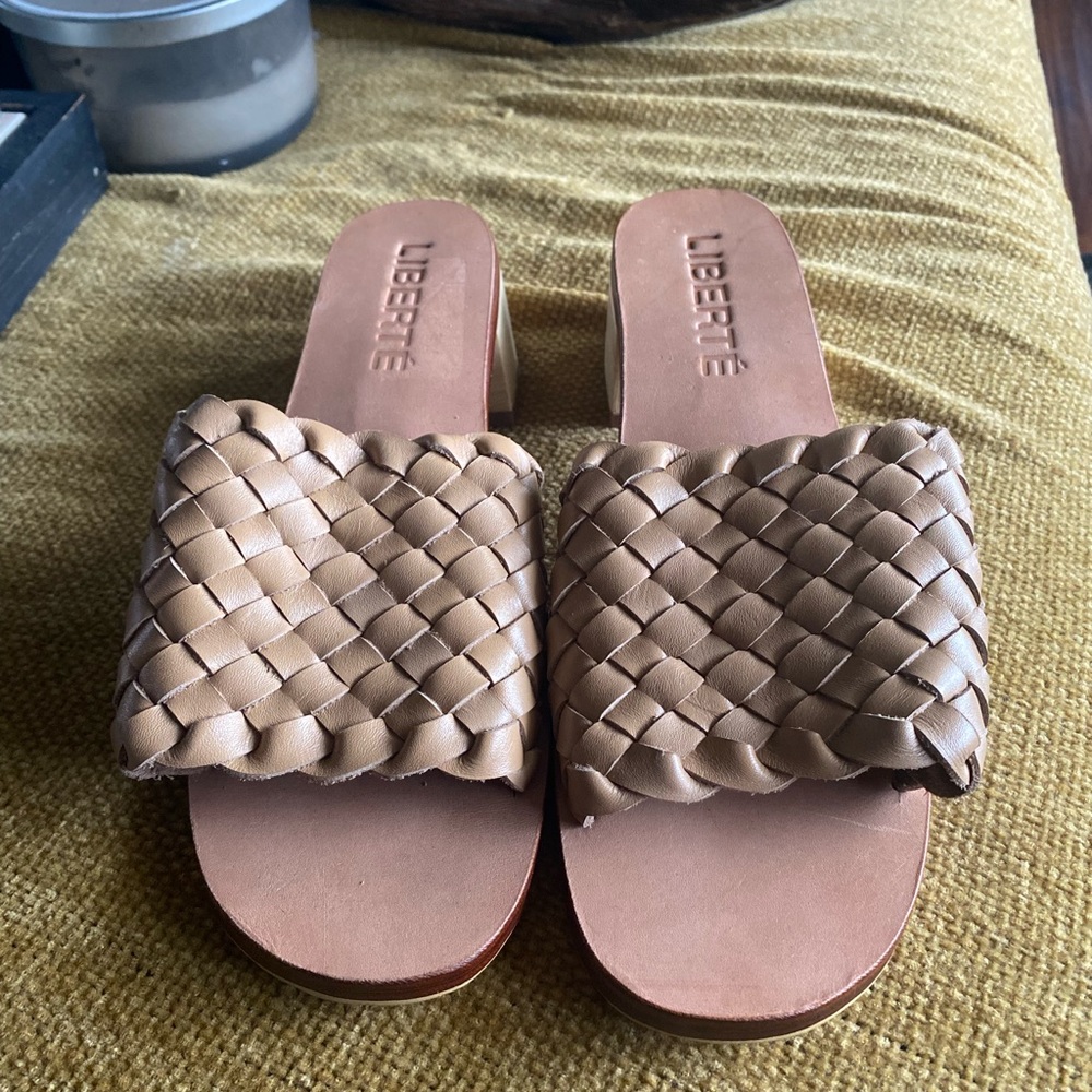 Flawless Liberte Tan Mules. Mint condition